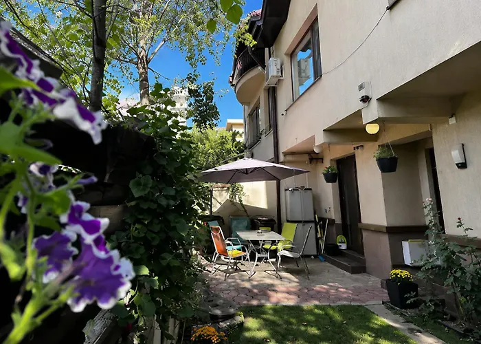 Vila Luminoasa Cu Curte Privata